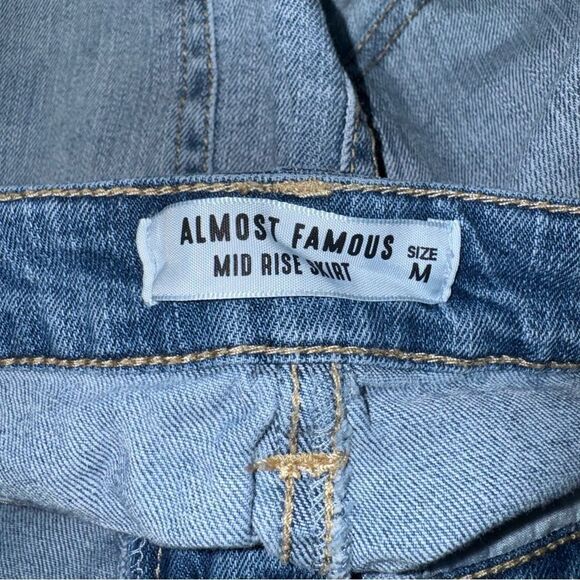 Almost famous Cotton Blend Spandex Jean Mini Skirt distressed light wash size M - Picture 4 of 8